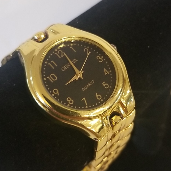 GENEVA Gold Ladies Chunky Watch - Picture 3 of 5